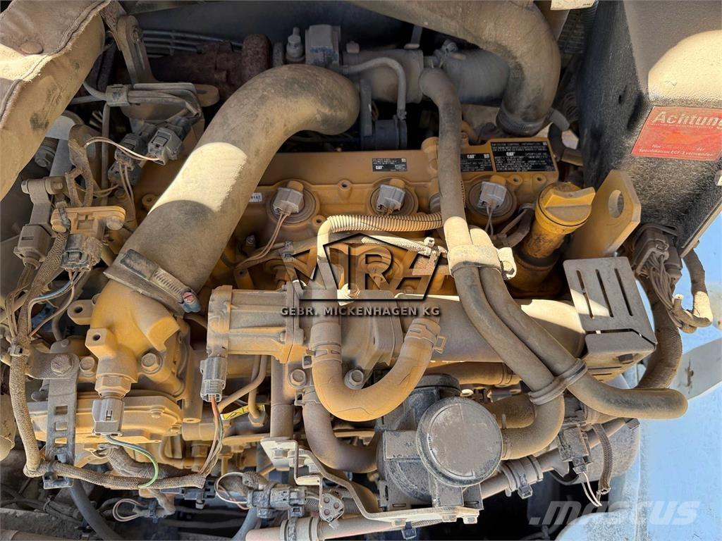 CAT 908M لوادر بعجل