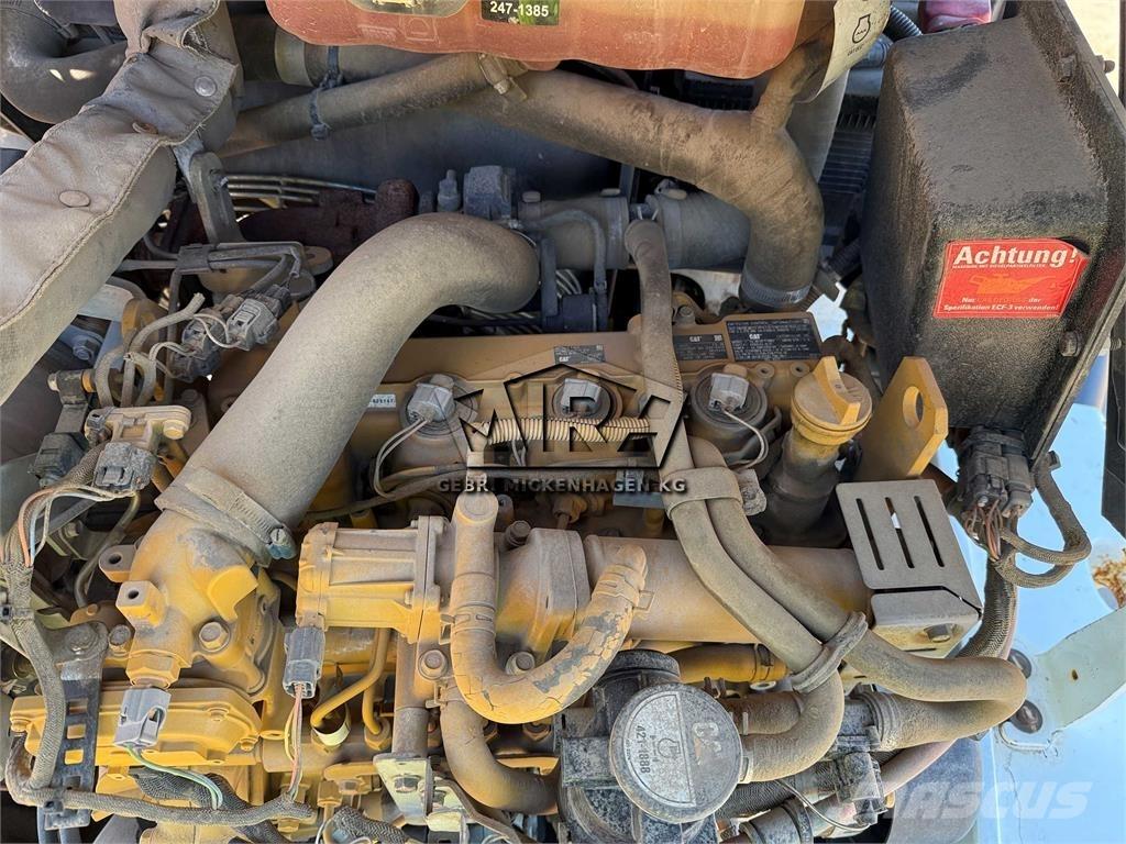 CAT 908M لوادر بعجل