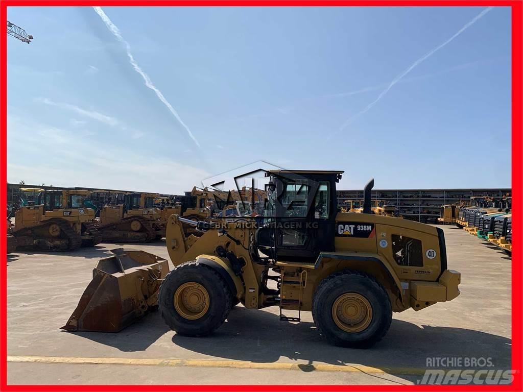 CAT 938M لوادر بعجل