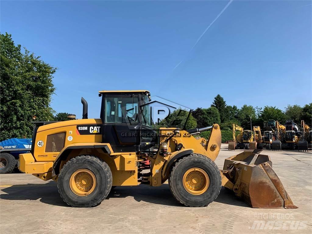 CAT 938M لوادر بعجل