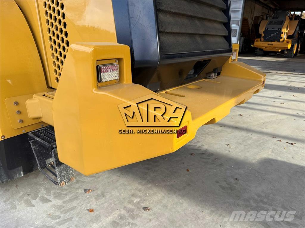 CAT 972K لوادر بعجل