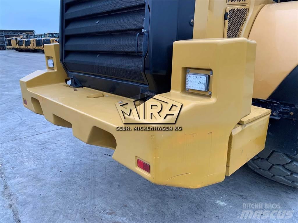 CAT 972M XE لوادر بعجل