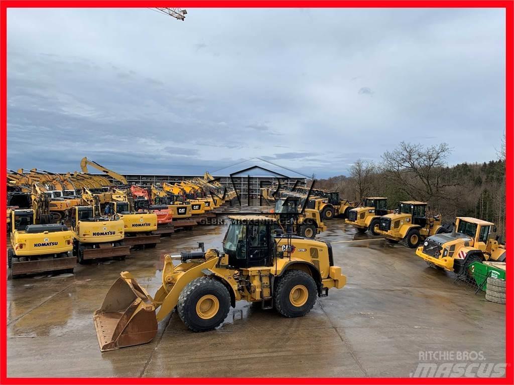 CAT 972M XE لوادر بعجل