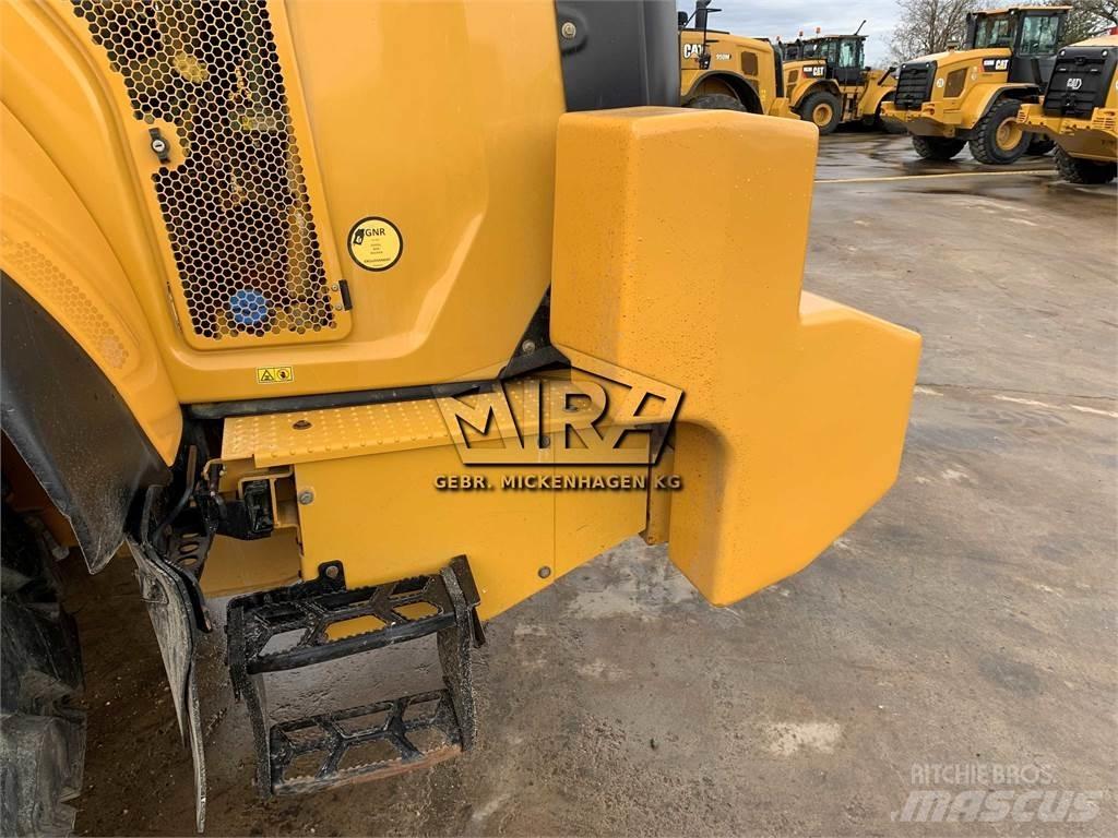 CAT 972M XE لوادر بعجل