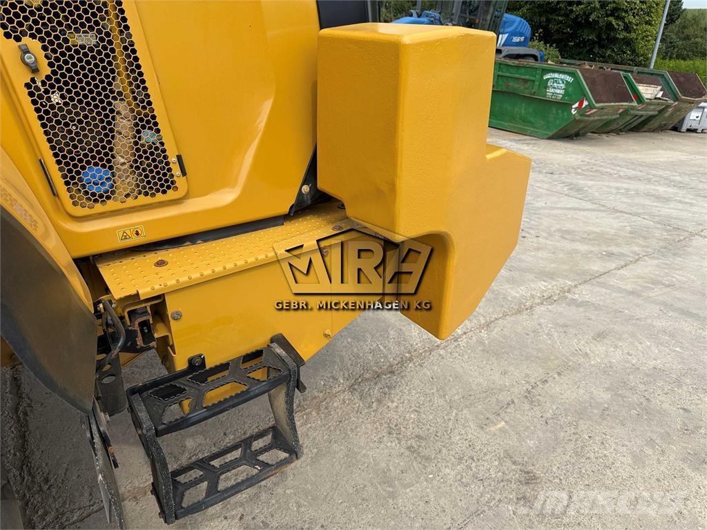 CAT 972M XE لوادر بعجل