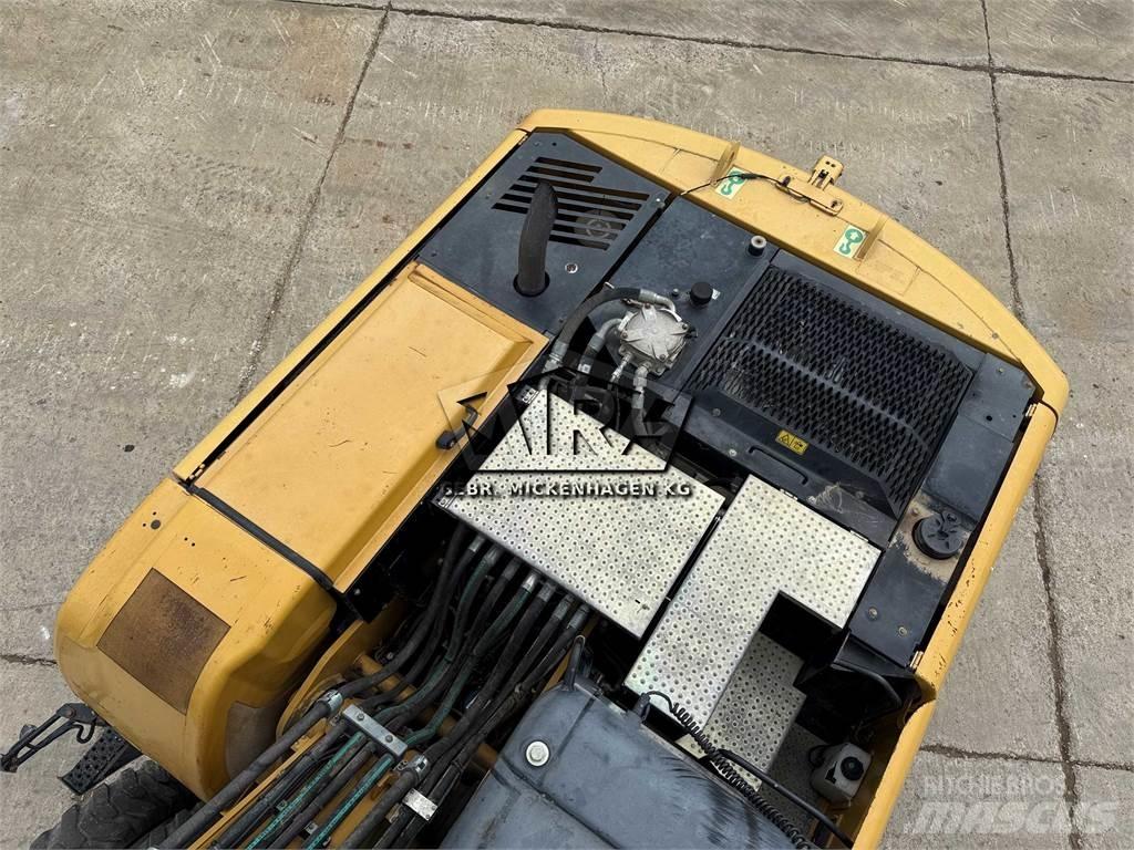 CAT M 318 D حفارات بعجل