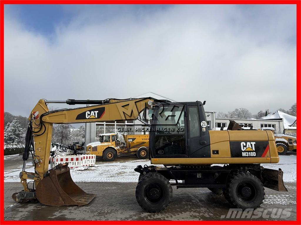 CAT M 318 D حفارات بعجل