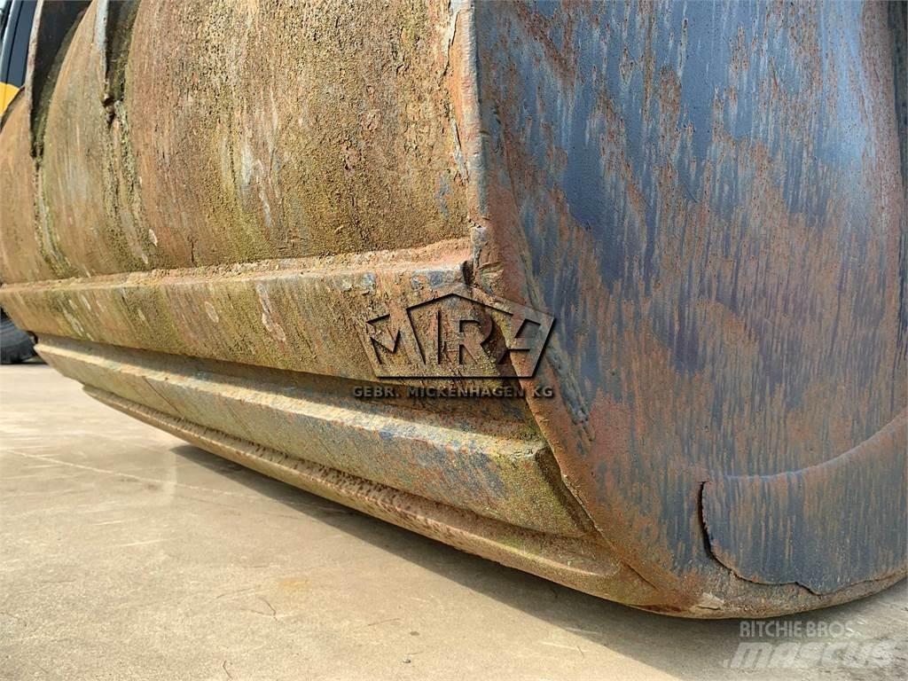 Komatsu 1800 mm جرافات عكسية