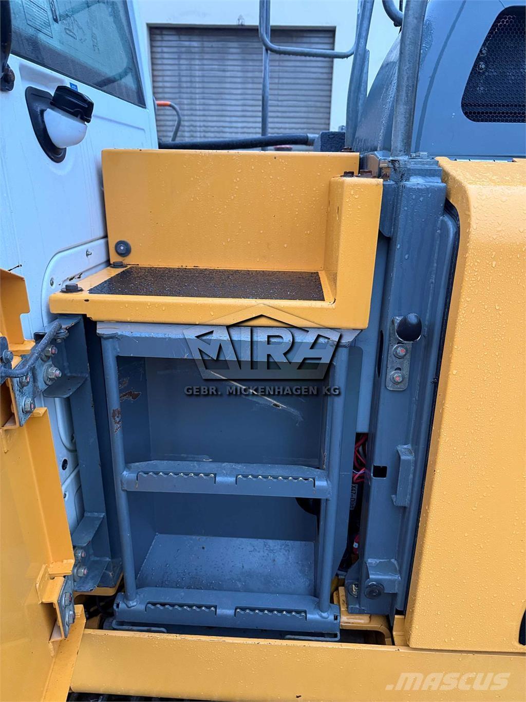 Liebherr R 922 LC حفارات زحافة