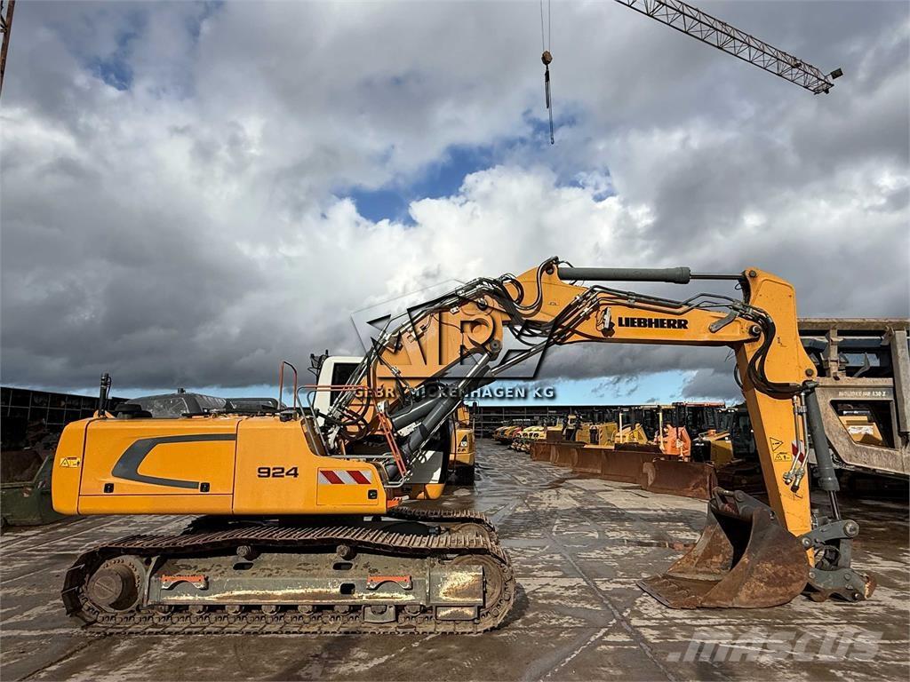 Liebherr R 924 LC حفارات زحافة