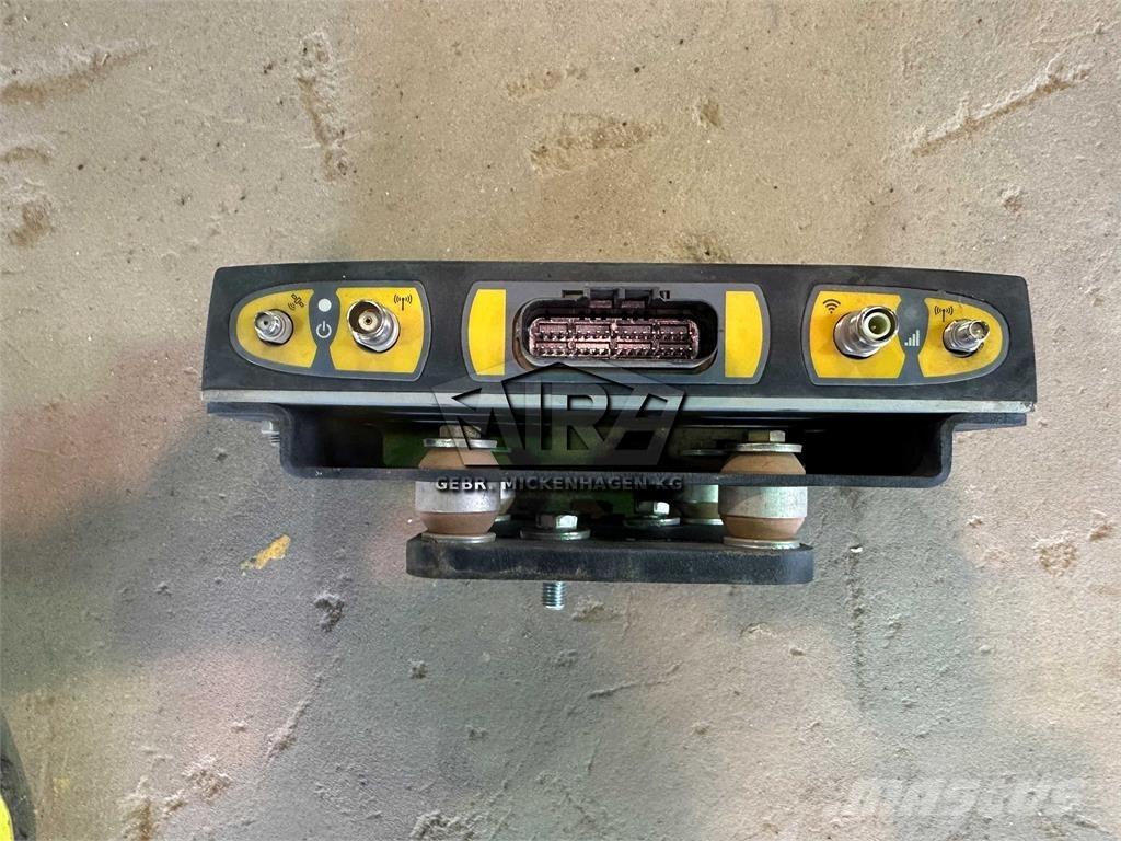 Trimble SNM941 - 60 أخرى
