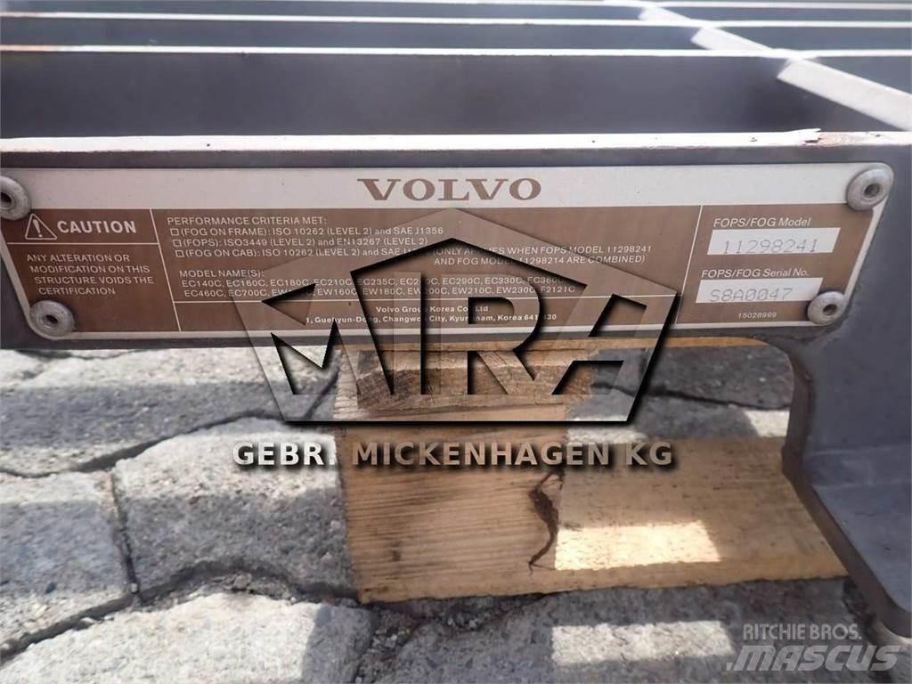 Volvo EC 360 C كابينة والداخلية