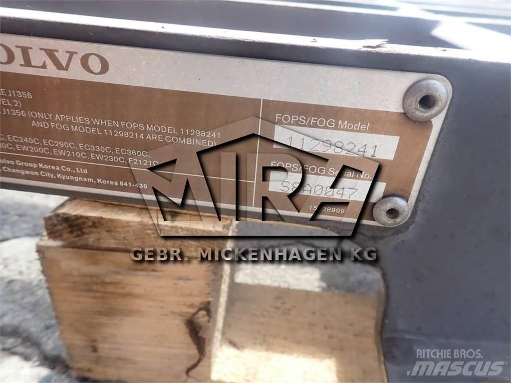 Volvo EC 360 C كابينة والداخلية