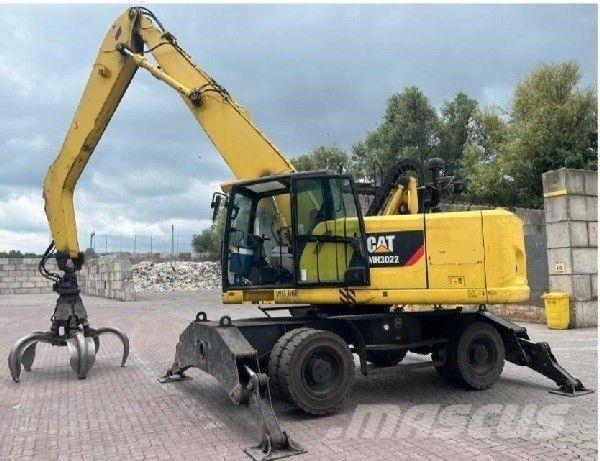 CAT 3022 حفارات بعجل
