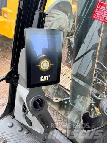 CAT 323 حفارات زحافة