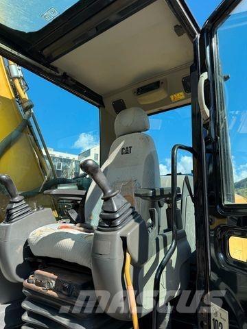 CAT 323D حفارات زحافة