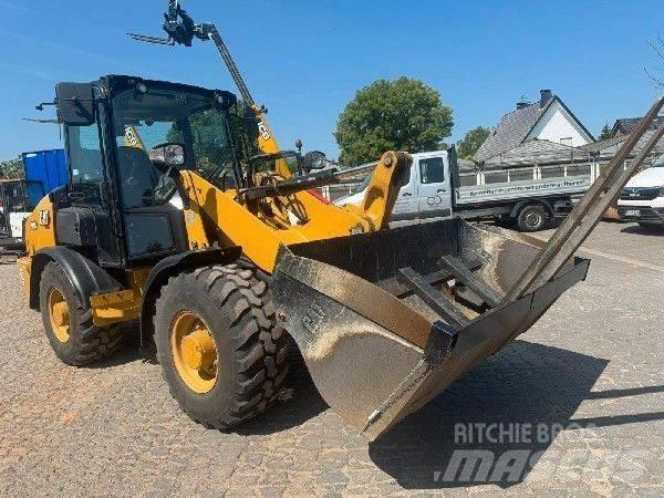 CAT 906 لوادر بعجل