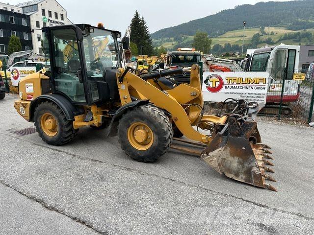 CAT 906H حفارات بعجل