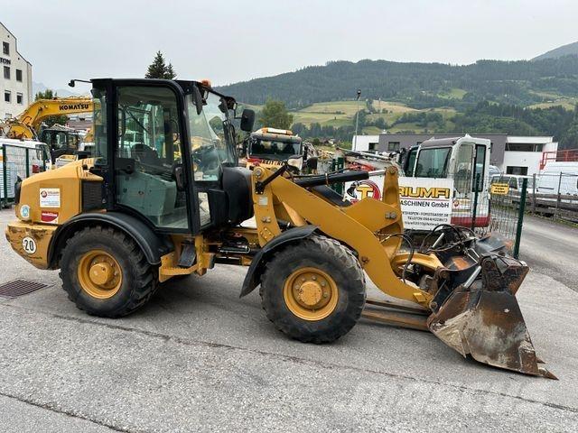 CAT 906H حفارات بعجل