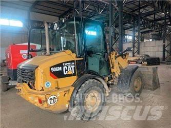 CAT 906M لوادر بعجل