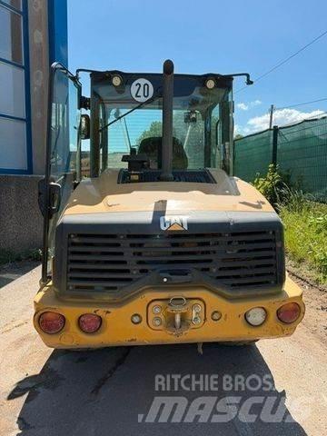 CAT 906M لوادر بعجل