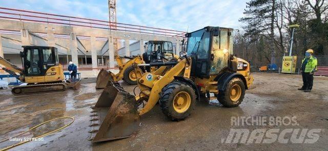 CAT 908M لوادر بعجل