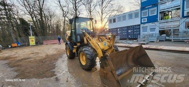 CAT 908M لوادر بعجل