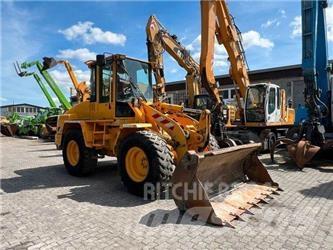 CAT 914 G لوادر بعجل