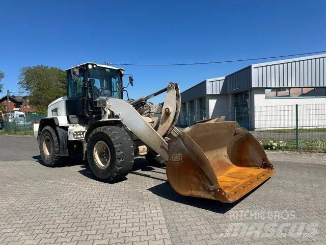 CAT 938 M / High Lift لوادر بعجل