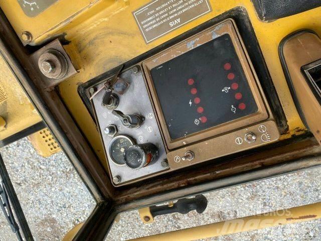 CAT 953 Laderaupe بلدوزرات مجنزرة
