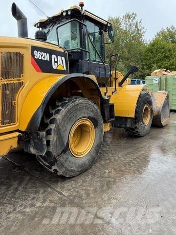 CAT 962 M لوادر بعجل