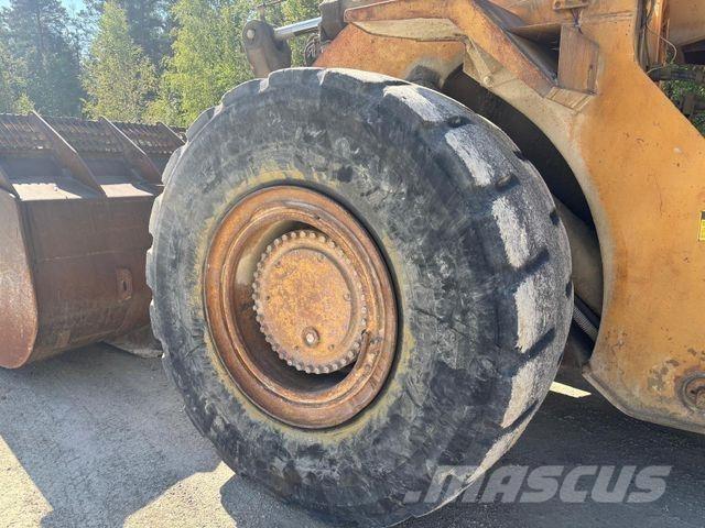 CAT 988 B لوادر بعجل