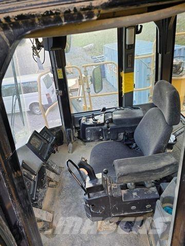 CAT 988 H لوادر بعجل