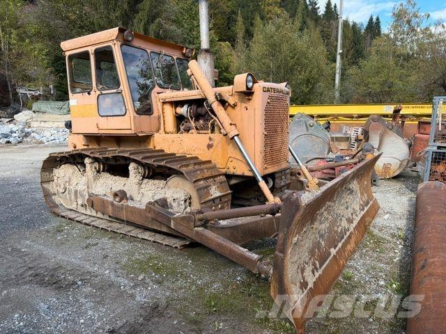 CAT D6C بلدوزرات مجنزرة