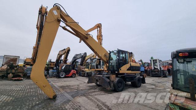 CAT M 318 C حفارات بعجل