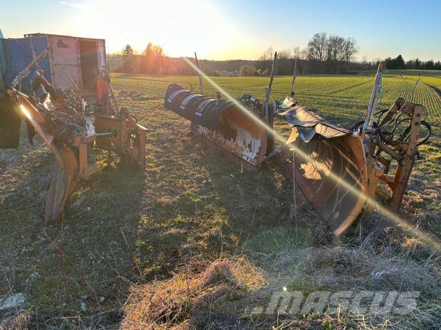 Dücker Schneepflug محاريث عكسية