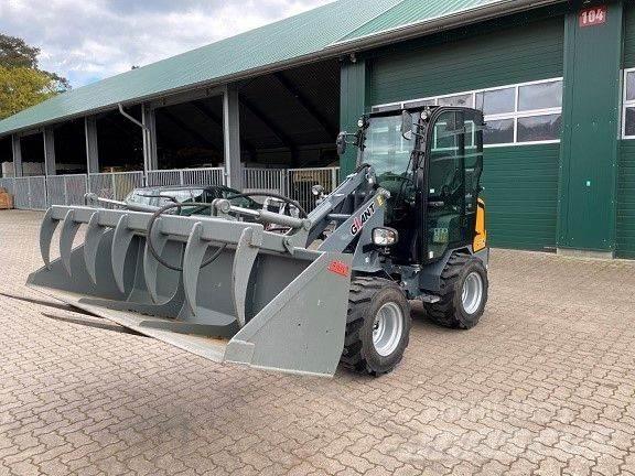 GiANT G2200 HD لوادر وحفارات أمامية