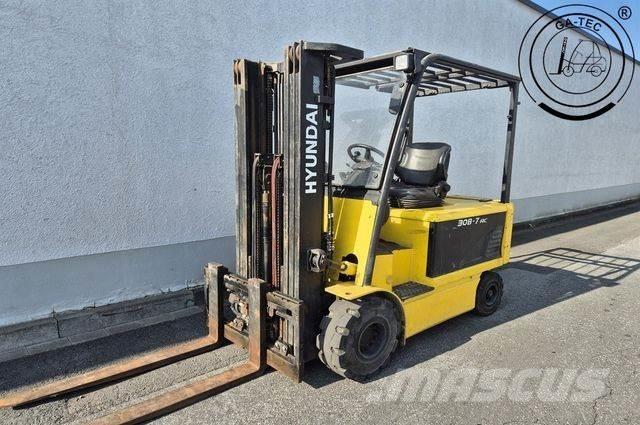 Hyundai 30B-7 شاحنات ذات رافعات شوكية تعمل بالكهرباء