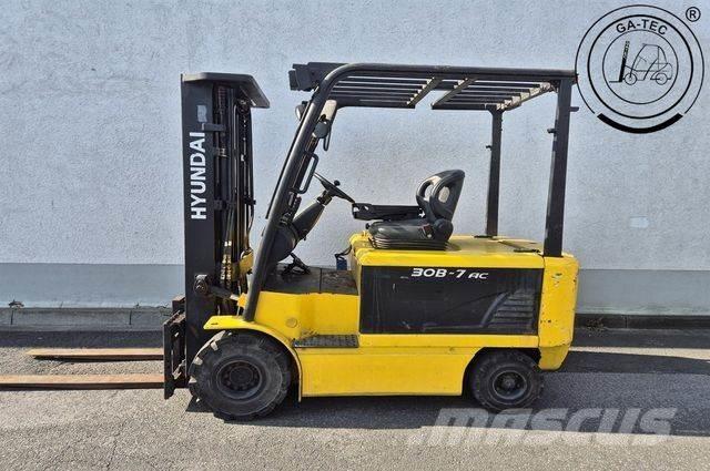 Hyundai 30B-7 شاحنات ذات رافعات شوكية تعمل بالكهرباء