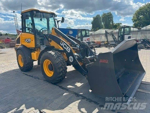 JCB 409 لوادر بعجل
