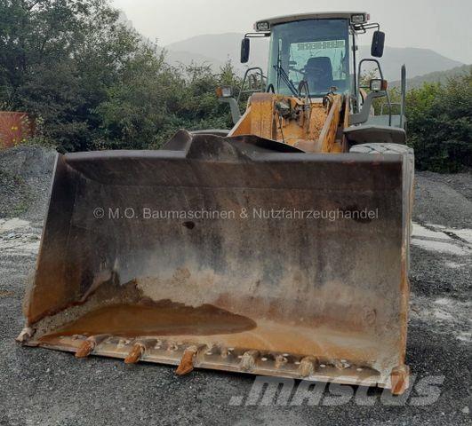 Liebherr L 574 لوادر بعجل