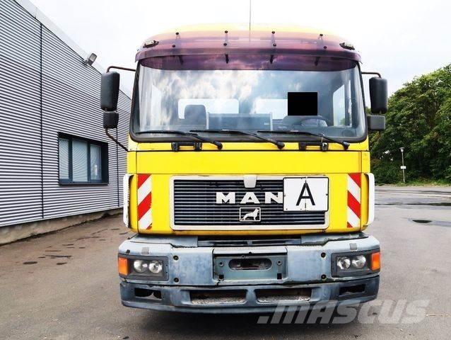 MAN 26.403 FL 6x2 شاحنات الرافعات الخطافية