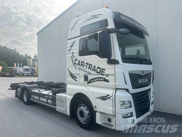 MAN TGX 26.470 شاحنات بمقصورة وهيكل