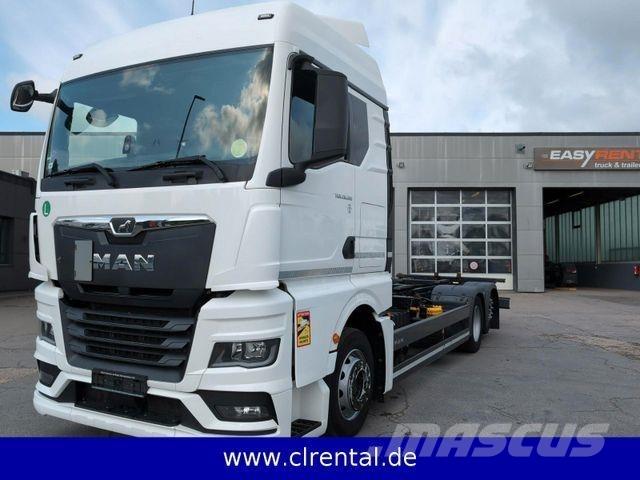 MAN TGX 26.510 شاحنات بمقصورة وهيكل