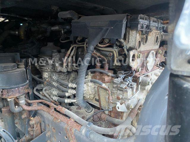 Mercedes-Benz 2542 شاحنات بمقصورة وهيكل