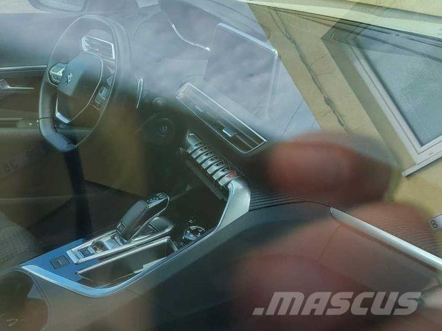 Peugeot 3008 شاحنات خفيفة/مفصلية الجوانب