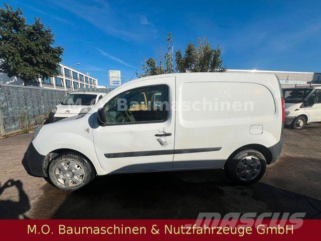 Renault Kangoo شاحنة مقفلة