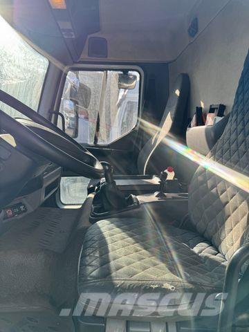 Renault Midlum 180 شاحنات ذات صهاريج