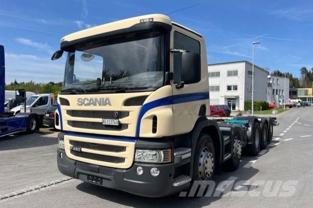 Scania P450 10x4 شاحنات بمقصورة وهيكل