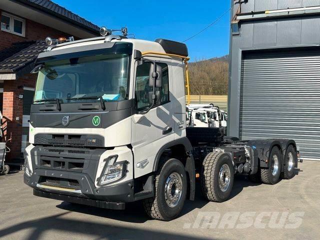 Volvo FMX 500 8x4 شاحنات بمقصورة وهيكل